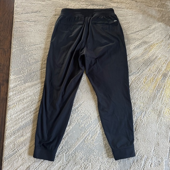 Vuori Meta Jogger Pants black Tapered Performance pull on drawstring V436 medium - Picture 10 of 11